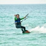 Kike Sarasola Instagram – Planazo en familia la semana pasada en Tarifa. Enriquito dando su primer salto en Kite. ¡Qué bien lo pasamos! 🙌🏻🙌🏻
Family fun last week in Tarifa. Enriquito taking his first Kite jump. We had a great time! 🙌🏻🙌🏻