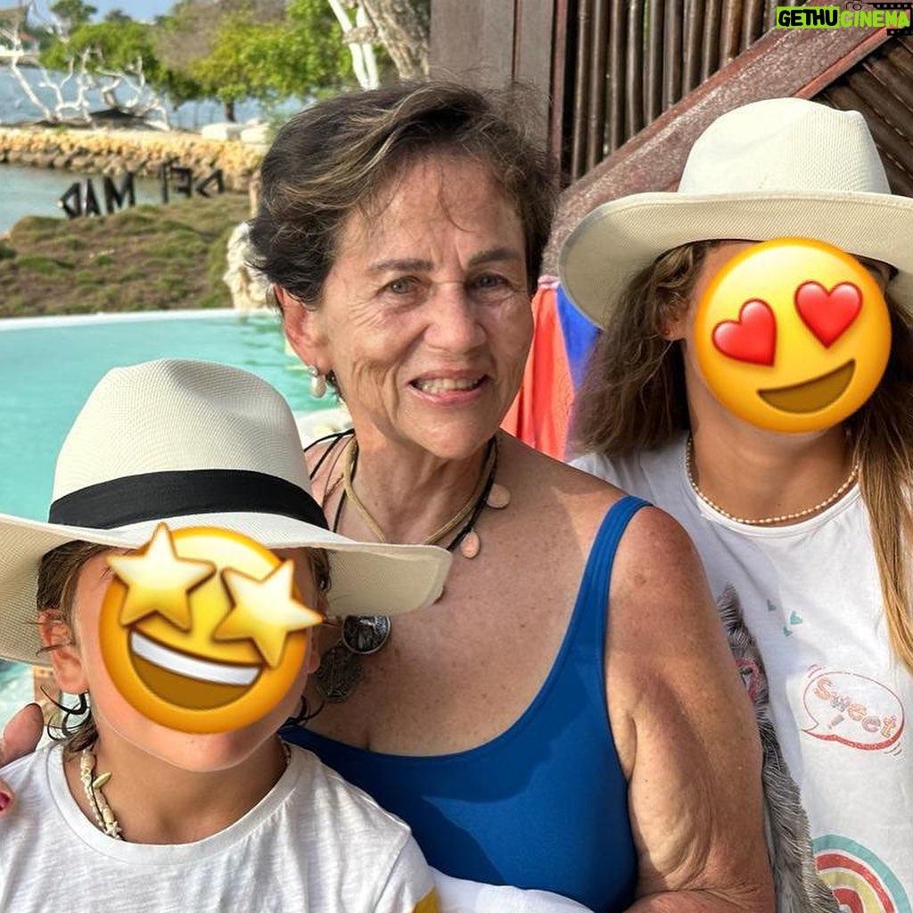 Kike Sarasola Instagram - Fin de un FANTÁSTICO verano con mi madre y mis hijos ☀️ 1. Parque del Café: el mejor parque de atracciones de Colombia 🇨🇴 2. En Pereira montando en mini-motos con los niños 🏍️ 3. En el Parque Panaca, el espectáculo de caballos IMPRESIONANTE y con mucho acento español 🐎 4. INCREÍBLE experiencia en la excursión de tirolinas del Parque Panaca 💥 5. Aitana nadando con todo tipo de peces, delfines e incluso tiburones en el acuario de las Islas del Rosario 🐠🐬 6. Enrique empujando a nuestra querida Roberta Jurado en Enai, Islas del Rosario 🙌🏼 7. Los tres explorando una playa virgen en las Islas del Rosario 🏝️ 8. Los niños con su adorada tía Isabel Mejía 🫶🏼 9. Despedida de agosto con Elena Marrero y Verónica Suárez con nuestros hijos en Ibiza 👋🏼 10. El mejor cierre para un verano memorable ❤️ A FANTASTIC summer with my mother and my children comes to an end ☀️ 1. Parque del Café, the best amusement park in Colombia 🇨🇴 2. In Pereira, riding mini motorcycles with the kids 🏍️ 3. At Panaca Park, the horse show was ABSOLUTELY SPECTACULAR with a strong Spanish accent 🐎 4. INCREDIBLE experience on the zip line tour at Panaca Park 💥 5. Aitana swimming with all kinds of fish, dolphins, and even sharks at the Islands of Rosario aquarium 🐠🐬 6. Enrique pushing our dear Roberta Jurado in Enai, Islands of Rosario 🙌🏼 7. The three of us exploring a pristine beach in the Islands of Rosario 🏝️ 8. The kids with their beloved Aunt Isabel Mejía 🫶🏼 9. Saying goodbye to August with Elena Marrero and Verónica Suárez and our kids in Ibiza 👋🏼 10. The perfect ending to a memorable summer ❤️