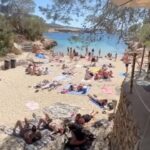 Kike Sarasola Instagram – Celebrando San Isidro con mis hijos y mi madre en la cala más bonita de Ibiza, Cala Gracioneta.

Celebrating San Isidro with my children and my mother at the most beautiful cove in Ibiza, Cala Gracioneta.
