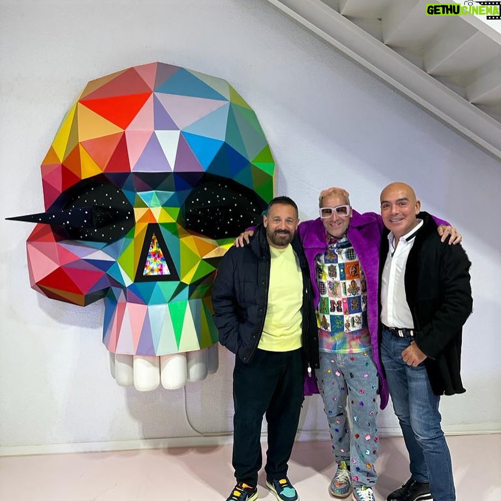 Kike Sarasola Instagram - ¡ESPECTACULAR 🙌🏻 OKUDA! Ayer pude disfrutar de la colaboración con @okudart y @porsche_iberica en @factory_ofdreams. Estuve con mi adorado @peponnieto. ¡Planazo de fin de semana que no os podéis perder! AMAZING 🙌🏻 OKUDA! Yesterday I had the chance to enjoy the collaboration with @okudart and @porsche_iberica at @factory_ofdreams. I was there with my beloved @peponnieto. A weekend plan you can't miss! #art #arte #España #Spain #weekend Madrid, Spain