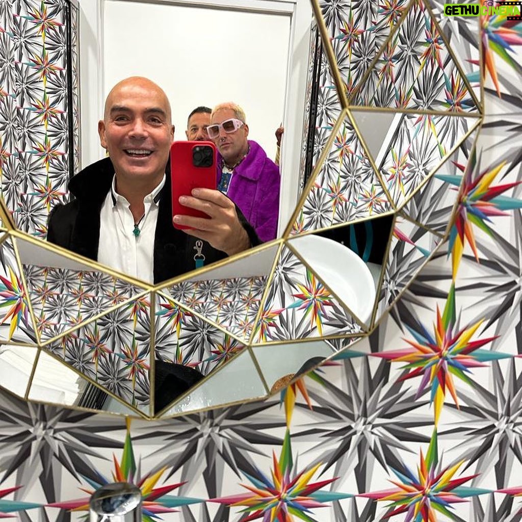 Kike Sarasola Instagram - ¡ESPECTACULAR 🙌🏻 OKUDA! Ayer pude disfrutar de la colaboración con @okudart y @porsche_iberica en @factory_ofdreams. Estuve con mi adorado @peponnieto. ¡Planazo de fin de semana que no os podéis perder! AMAZING 🙌🏻 OKUDA! Yesterday I had the chance to enjoy the collaboration with @okudart and @porsche_iberica at @factory_ofdreams. I was there with my beloved @peponnieto. A weekend plan you can't miss! #art #arte #España #Spain #weekend Madrid, Spain