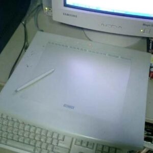 Kim Carnby Instagram - 20년전 사진을 발견했다.
인생 첫 타블렛 / 내방 / 대학 신입생

I found my pictures of 20 years before.
my first tablet / my room / college freshman