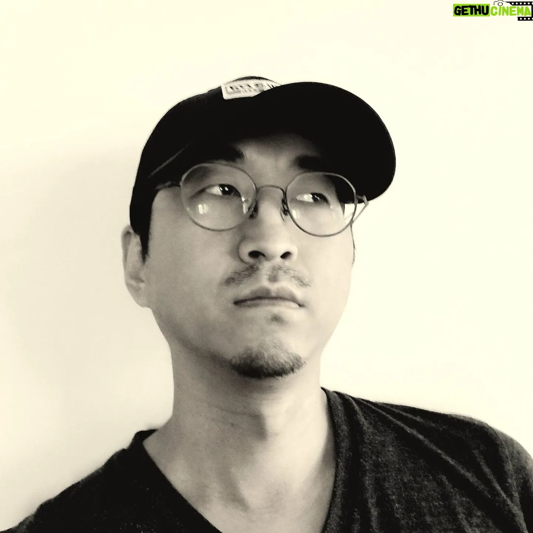 Kim Carnby - 4.8K Likes - 스위트홈이나 후레자식 시즌2를 진지하게 생각해본적이 있다. 근데 이게 지금의 웹툰판에서 먹힐까란 의문이 든다.(판이 너무 많이 변했다)어차피 영찬작가가 육아전선에서 복귀해야 가능한 일이니 그때 다시 생각해 봐야지. 근데 그때되면 ai가 스토리짜고, 그림그리고 있을 것 같은데?