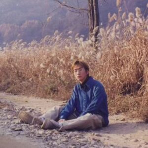 Kim Carnby Instagram - 20년전 사진을 발견했다.
인생 첫 타블렛 / 내방 / 대학 신입생

I found my pictures of 20 years before.
my first tablet / my room / college freshman