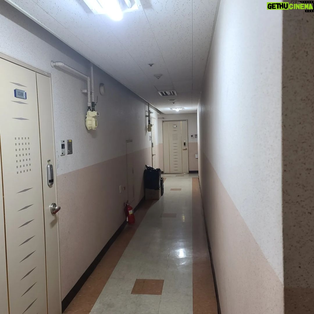 Kim Carnby - 10.7K Likes - 스위트홈에서 등장하는 그린홈의 모델은 제가 12년전에 살았던 오피스텔 입니다.
'Greenhome' is modeled on an officetel where I lived 12 years ago
