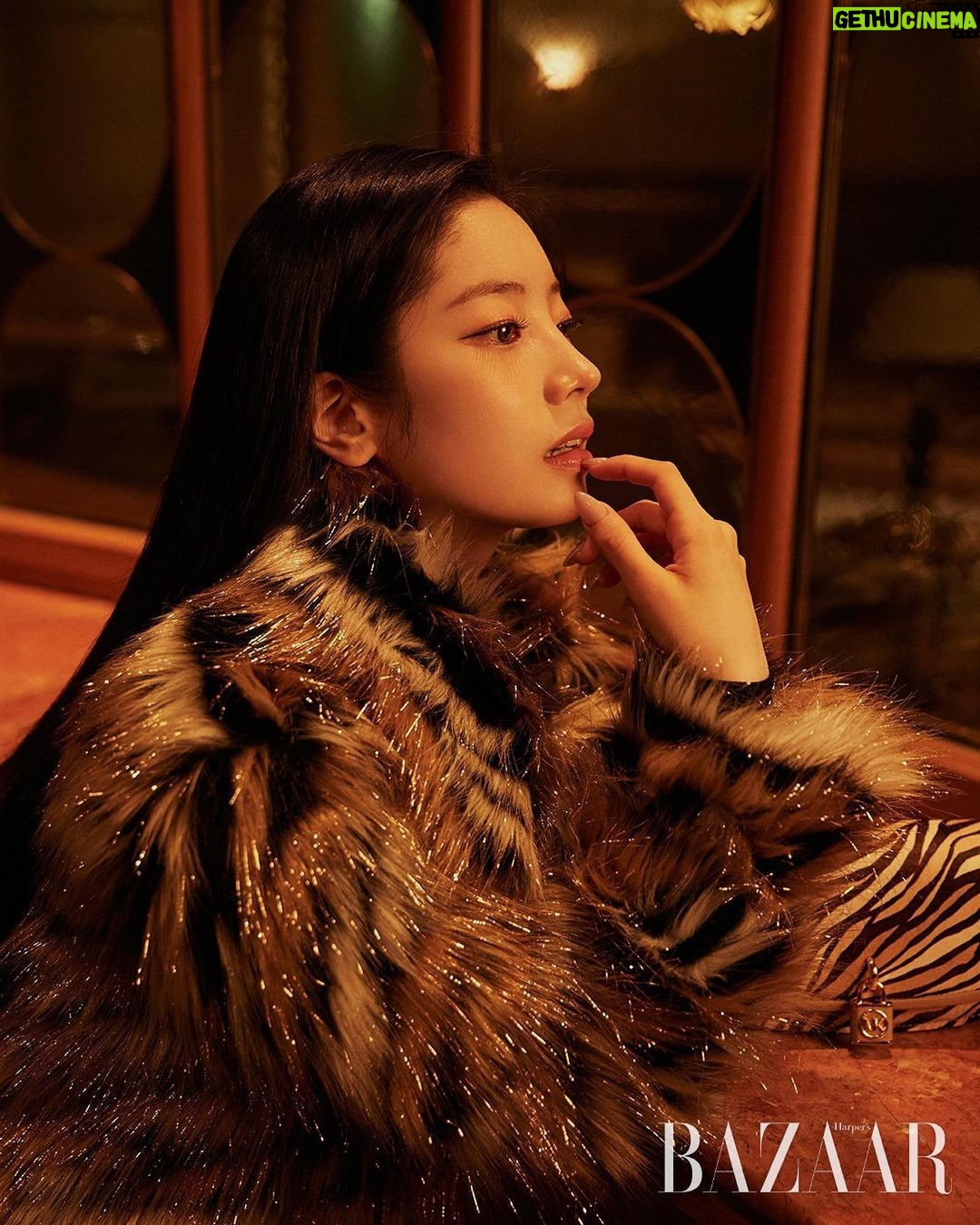Kim Da-hyun Instagram - @michaelkors @harpersbazaarkorea 🖤