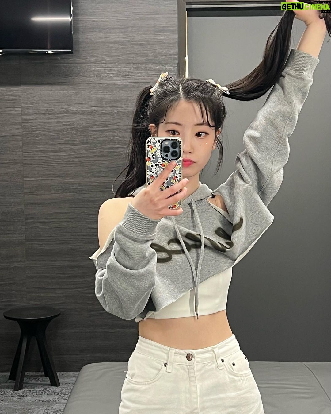 Kim Da-hyun Instagram - I believe the first concert in Australia was truly pleasurable moments for us. We made fascinating memories together, can not be happier than this because being with ONCE like we have been so far. We will never forget the time we spent together, so will be back again soon ! Thank you so much for everythingđź’•