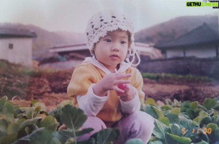 Kim Da-hyun Instagram - When we were kids🐣