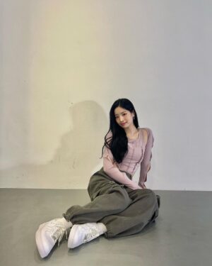 Kim Da-hyun Instagram - READY TO BE❤️‍🔥