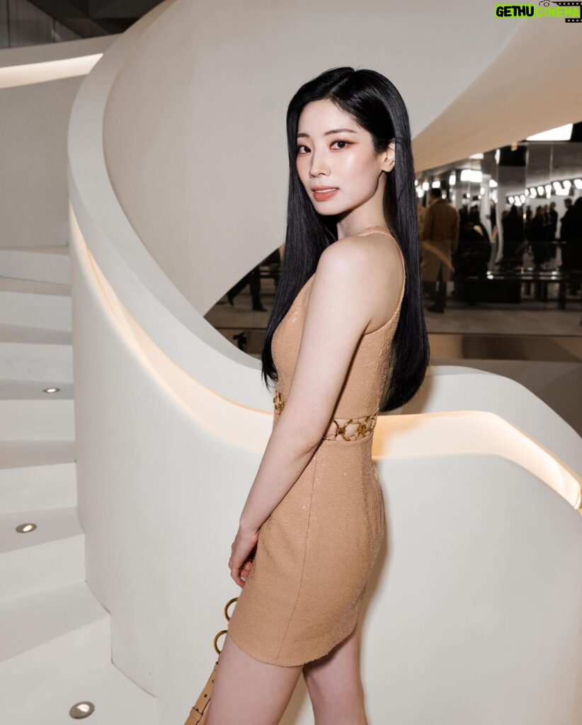 Kim Da-hyun Instagram - Global Brand Ambassador #Dahyun arrives at the Fall/Winter 2024 #MichaelKorsCollection runway show. #NYFW Photographed by: @GermanLarkin New York, New York