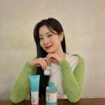 Kim Da-hyun Instagram - #광고 모공대장 민지 클렌징 오일로 말끔히 지우고🥰 마데카소사이드 크림 2X로 피부 달래주기!!🤍 @apieu_cosmetics @apieu_japan #어퓨 #마데카소사이드 #アピュー#マデカソCICAシリーズ