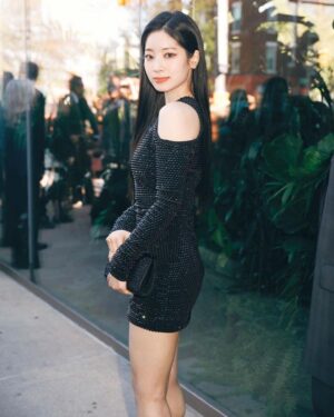 Kim Da-hyun Instagram - The fashion show was so amazing and thankful to me.
Much appreciated to everyone for inviting me❤️
#MichaelKorsCollection #마이클코어스 @michaelkors