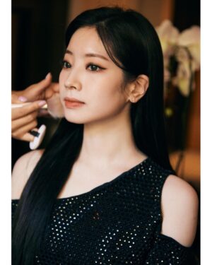 Kim Da-hyun Instagram - The fashion show was so amazing and thankful to me.
Much appreciated to everyone for inviting me❤️
#MichaelKorsCollection #마이클코어스 @michaelkors
