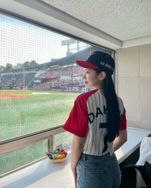 Kim Da-hyun Instagram - LG트윈스 시구
초대해 주셔서 감사합니다🤗