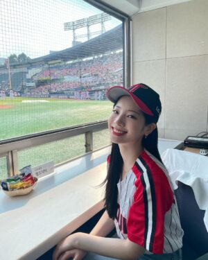 Kim Da-hyun Instagram - LG트윈스 시구
초대해 주셔서 감사합니다🤗