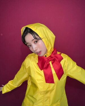 Kim Da-hyun Instagram - 원스 고마워🫶

-우비소녀가😆