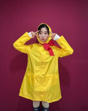 Kim Da-hyun Instagram - 원스 고마워🫶

-우비소녀가😆