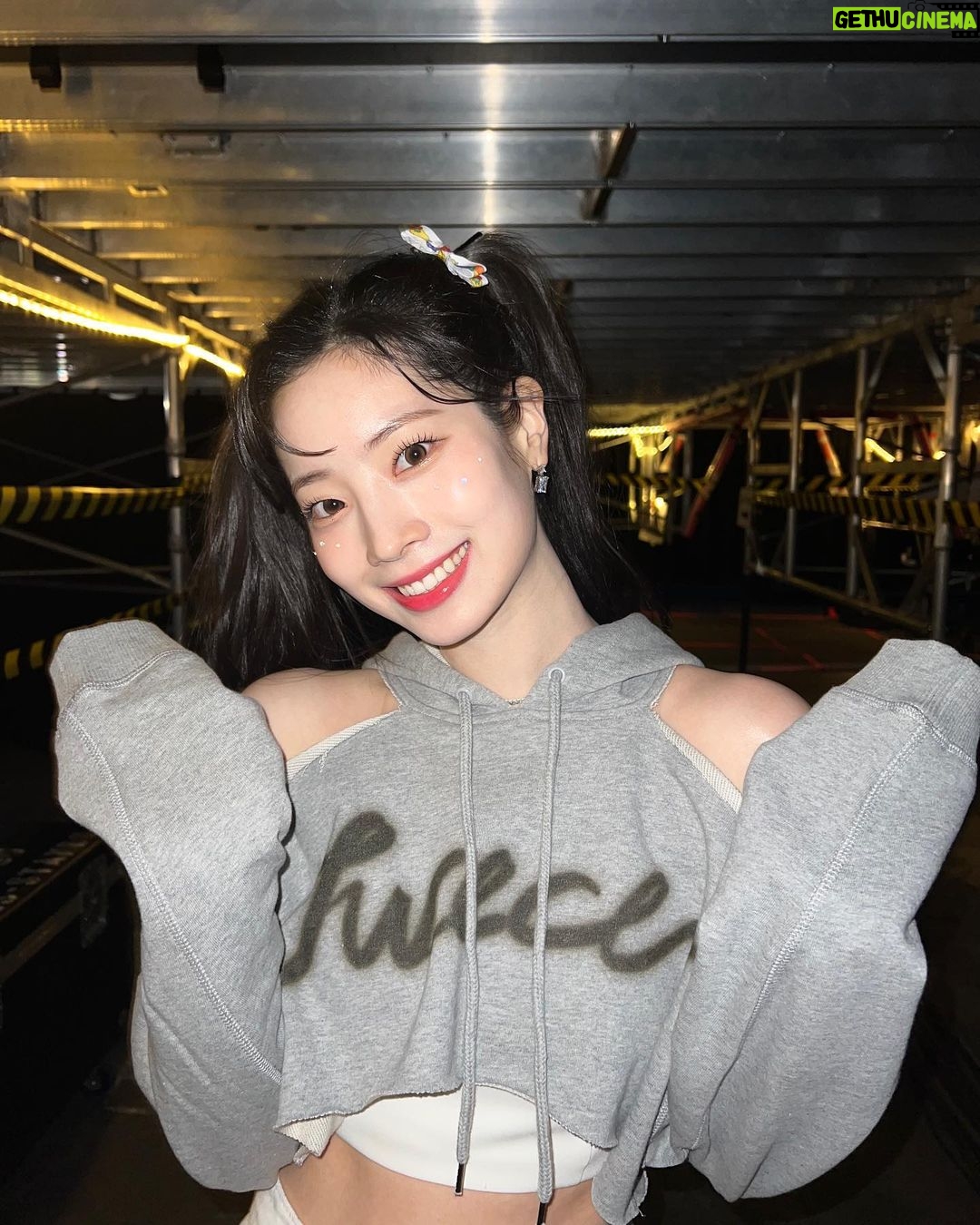 Kim Da-hyun Instagram - I believe the first concert in Australia was truly pleasurable moments for us. We made fascinating memories together, can not be happier than this because being with ONCE like we have been so far. We will never forget the time we spent together, so will be back again soon ! Thank you so much for everything💕