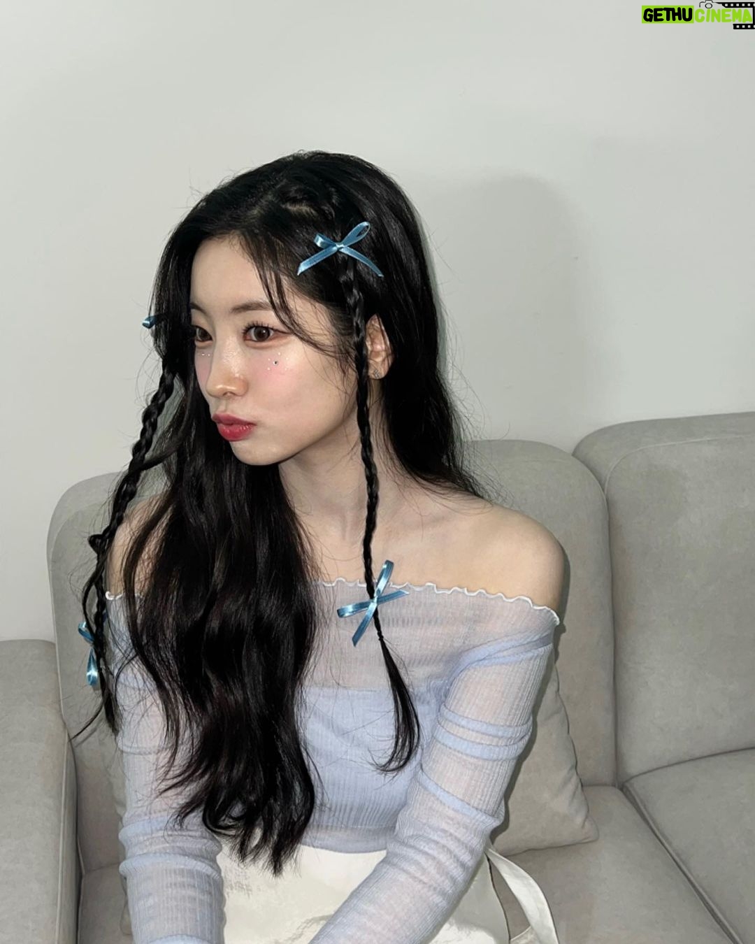Kim Da-hyun Instagram - 어퓨💙🤍 @apieu_cosmetics @apieu_japan