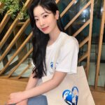 Kim Da-hyun Instagram - #ambassador Hello, everyone! Please join me in celebrating the 10th anniversary of Michael Kors #WatchHungerStop campaign benefiting the United Nations World Food Programme. All proceeds from the shirt and tote I’m wearing will be donated to the @WorldFoodProgramme. For each person who uses the Share Your Heart filter in my stories, Michael Kors will donate 50 school meals to the United Nations World Food Programme for children in need! 안녕하세요, 여러분! 저와 함께 유엔세계식량계획을 후원하는 마이클코어스의 워치헝거스탑의 10주년 캠페인에 함께해 주세요. 제가 입은 티셔츠와 토트백 판매의 모든 수익금은 @WorldFoodProgramme에 기부됩니다. 제 영상에서 보이는 필터를 사용하면, 마이클코어스에서 유엔세계식량계획을 통해 사용자 한 명당 도움이 필요한 아이들에게 50인분의 급식을 기부한다고 합니다. #MichaelKors, #WatchHungerStop #마이클코어스 #워치헝거스탑 @michaelkors