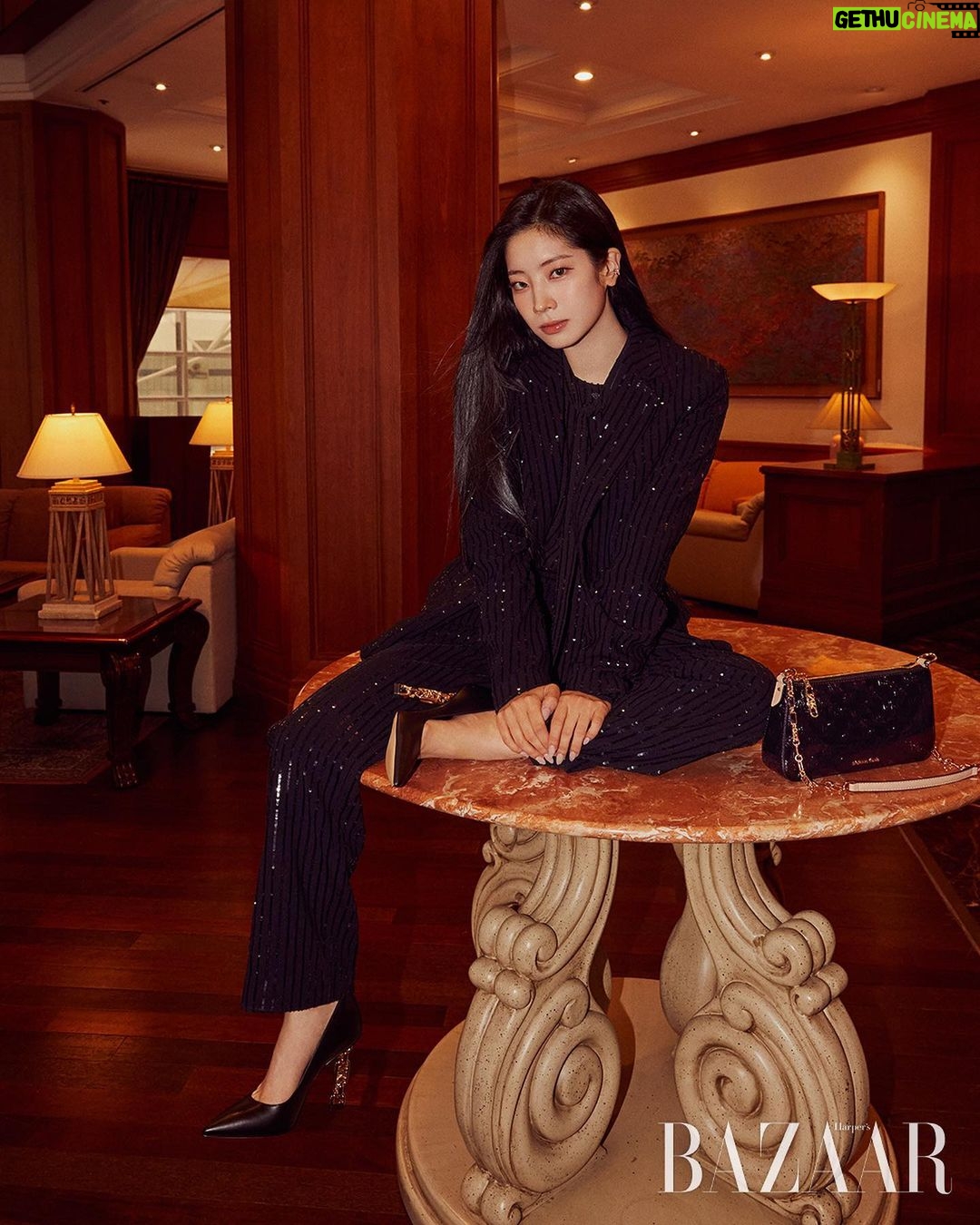Kim Da-hyun Instagram - @michaelkors @harpersbazaarkorea 🖤