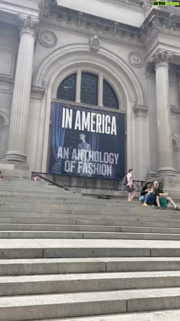 Kim Director Instagram - AMERICA: AN ANTHOLOGY OF FASHION at @metmuseum. #InAmerica @metcostumeinstitute exhibits. Some of the world’s most iconic film directors bringing their vision to life, was incredible to experience. This is a must see! I am so in love with NYC right now ❤️🙌🏼 #fashion #film #history #art #artist #filmdirector #costumeinstitute #inspiration #beauty #breathtaking #themet #uppereastside #fashion #costume #costumedesigner #davidbowie #nottobemissed #ilovenyc