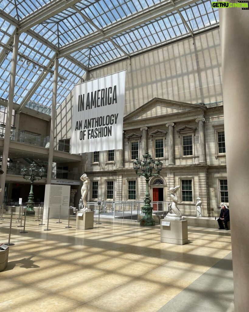 Kim Director Instagram - Never in a million years did I think I would get a private tour of @metmuseum 🤯 #InAmerica was so much more than I anticipated and I’m so grateful I got to experience it. Thank you, Medill, for giving me a day I will never forget ❤️ Excited to share more :) The Metropolitan Museum of Art, New York