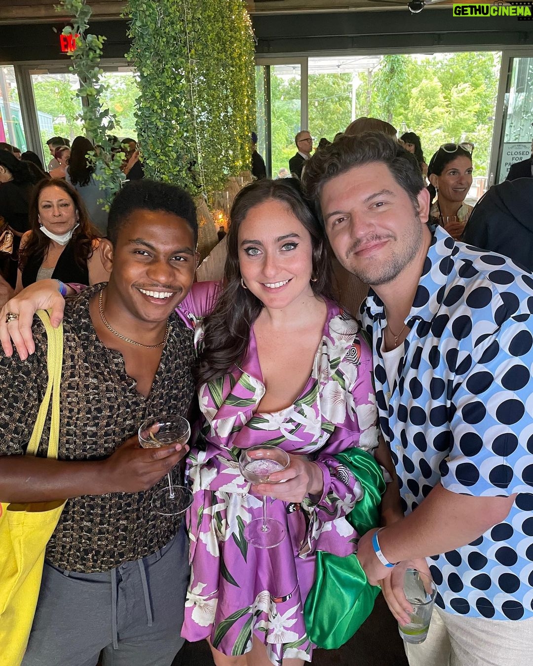 Kim Director - 1.5K Likes - Bridge and Tunnel/ Tribeca photo dump. @ballerinafarrell @bmulls327 and the entire cast are extraordinary.
Brianâs Formula 1 podcast, The Red Flags is đĽ and Catâs Netflix special is hilarious!
I would brag about @georgiawarnerrr, but sheâs working on something so fancy, I canât even talk about it.
Stylist: @stylewithden
#tribecafilmfestival #tribeca #tribeca2022 @tribeca @tribecafilmfestival #epix #fathersday #dancer @epix #bridgeandtunnel @netflix