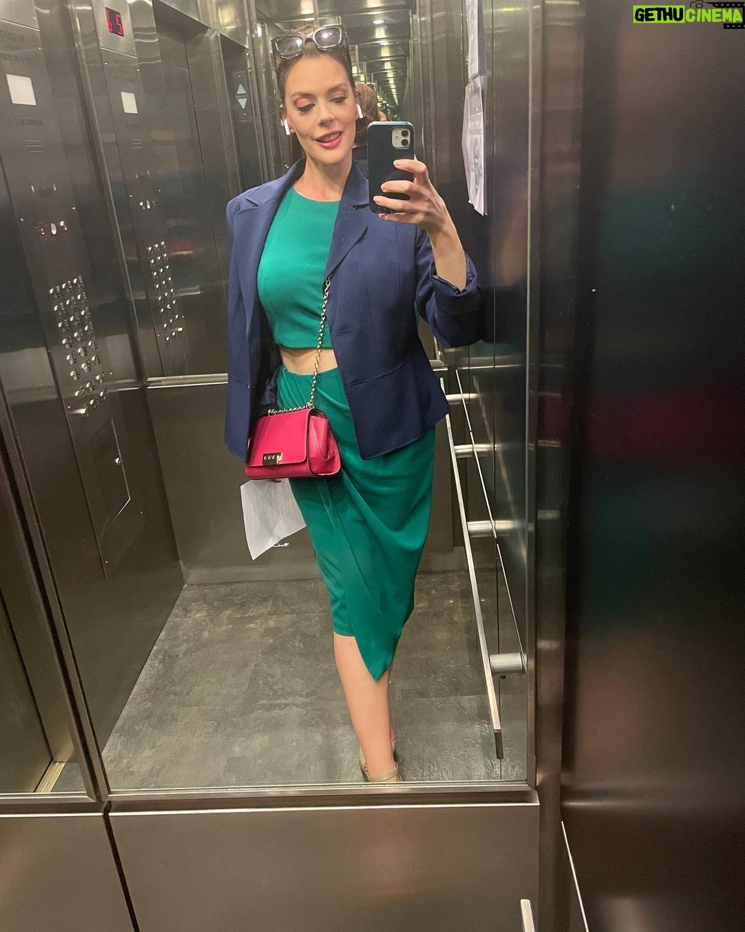Kim Director - 1.5K Likes - Bridge and Tunnel/ Tribeca photo dump. @ballerinafarrell @bmulls327 and the entire cast are extraordinary.
Brianâs Formula 1 podcast, The Red Flags is đĽ and Catâs Netflix special is hilarious!
I would brag about @georgiawarnerrr, but sheâs working on something so fancy, I canât even talk about it.
Stylist: @stylewithden
#tribecafilmfestival #tribeca #tribeca2022 @tribeca @tribecafilmfestival #epix #fathersday #dancer @epix #bridgeandtunnel @netflix