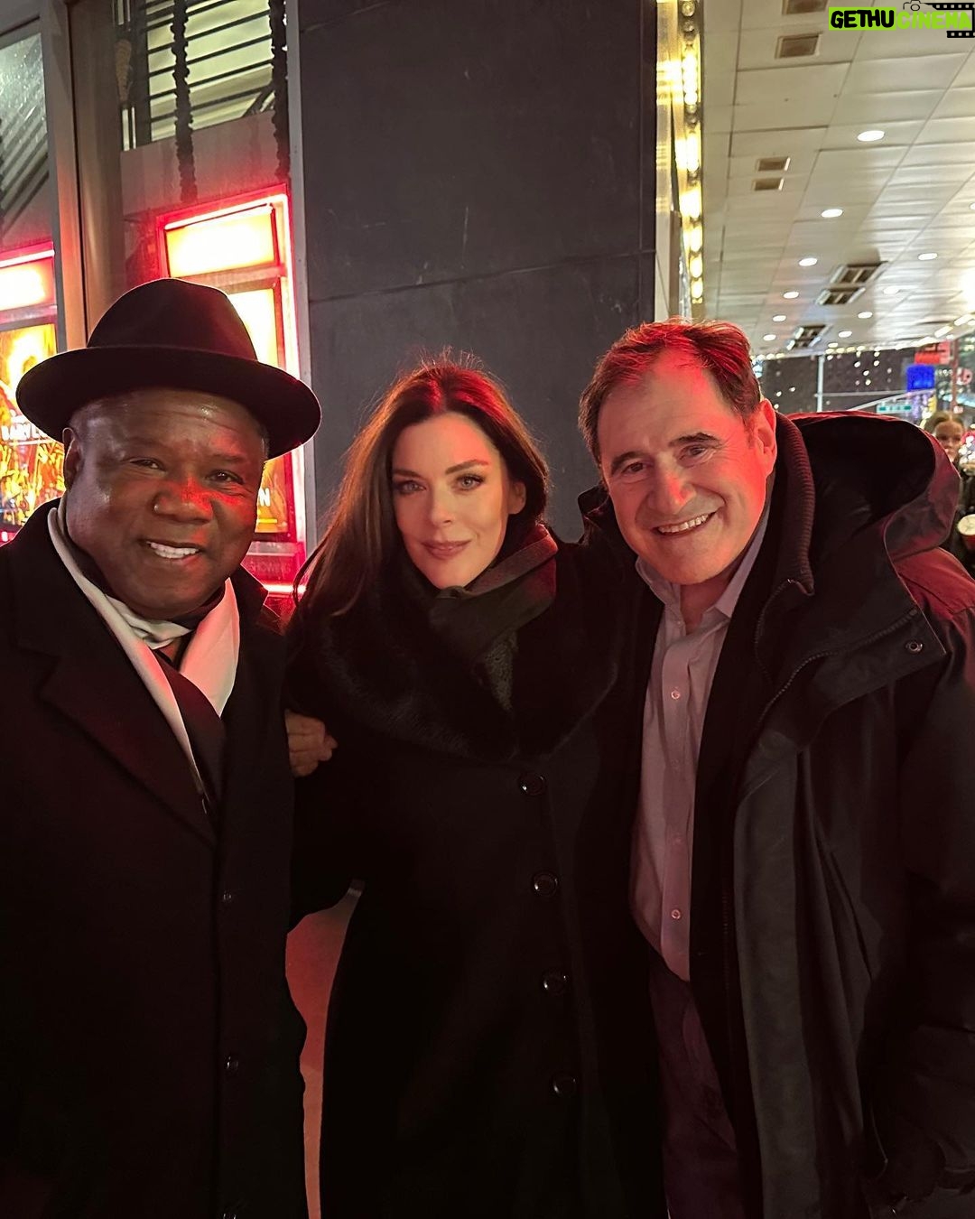 Kim Director - 1.3K Likes - There is nothing better than watching your friends succeed! @tara_westwood , you were awesome in @planemovie đđź
So much fun getting to hang with my extremely talented friends: @realrichardkind @realisiahwhitlock @directornyc
Congratulations @coltermikecolter @gerardbutler @tara_westwood @notdaniellapineda @cinemasociety @lionsgate and the entire wonderful cast. I hope itâs a huge hit!
#film #redcarpet #nyc