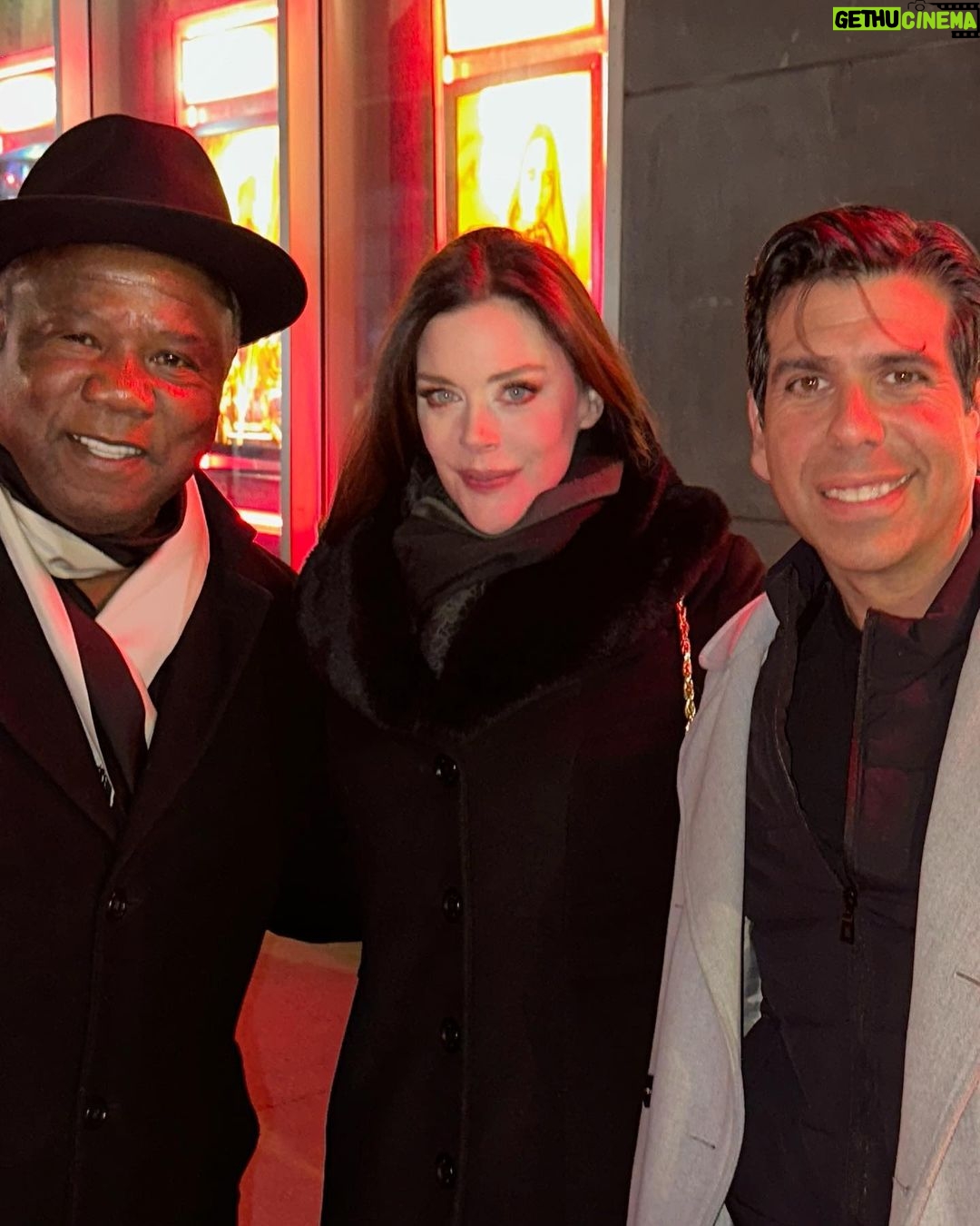 Kim Director - 1.3K Likes - There is nothing better than watching your friends succeed! @tara_westwood , you were awesome in @planemovie đđź
So much fun getting to hang with my extremely talented friends: @realrichardkind @realisiahwhitlock @directornyc
Congratulations @coltermikecolter @gerardbutler @tara_westwood @notdaniellapineda @cinemasociety @lionsgate and the entire wonderful cast. I hope itâs a huge hit!
#film #redcarpet #nyc