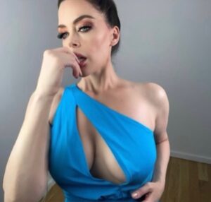 Kim Director Instagram - #tbt Bye Bye to my favorite dress of 2022

Dress: @halston @theiacouture 
Stylist: @stylewithden 
Photographer: me

#halston #evening #formal #dress #fashion