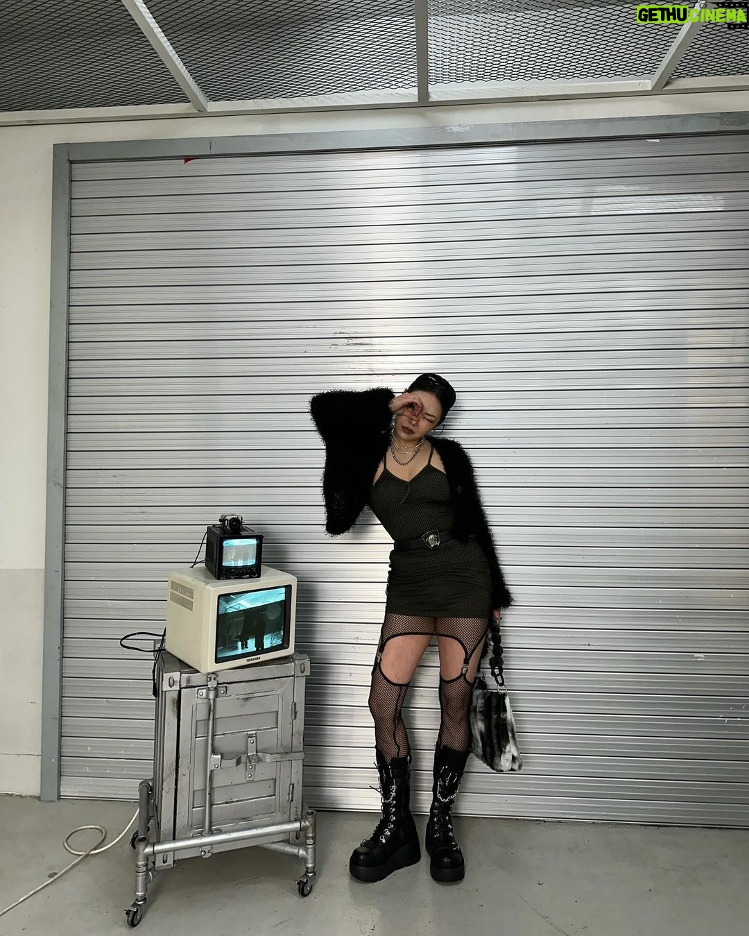 Kim Eun-young Instagram - Silver the trend this year right? @giamiaa_official #ad