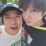 Kim Hee-chul Instagram - 내 인생의 반을 SM에 있었네🫣 20살 때 서울 올라왔는데 지금 40🫥 우리들의 영원한 프로듀서 이수만❤ 애드립과 꽁트계의 1티어 이수근🩷 이 사진 포토카드로 냈다가 까인 썰 푼다🫨