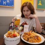 Kim Hee-chul Instagram - 40÷2=20 그러므로 이제 스무살 생일이라고 할 수 있지😔 '케잌' 인줄 알았더니 '계잌' 이라고 써있음🤪 🎂🙅‍♂️ 🍗🙆‍♂️ 🥭🥭🥭🥭🥭🥭🥭🥭🥭🥭🥭🥭🥭🥭🥭 . . #Mango
