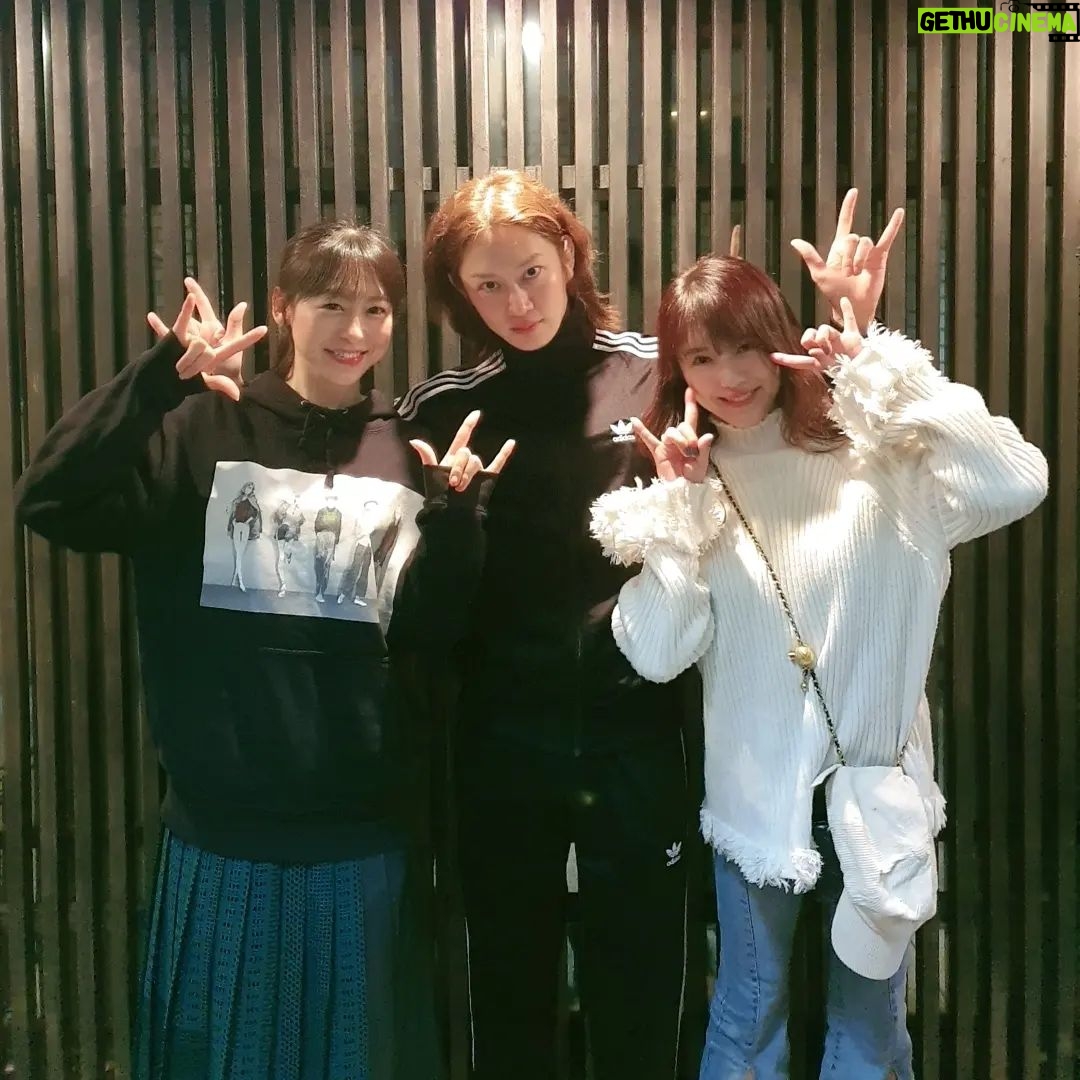 Kim Hee-chul Instagram - 니코니코니~🤟 진짜야! 진짜 야자와 니코 목소리라니까?!😍🤩 . . #러브라이브 #야자와니코 #徳井青空 #니시키노마키 #Pile