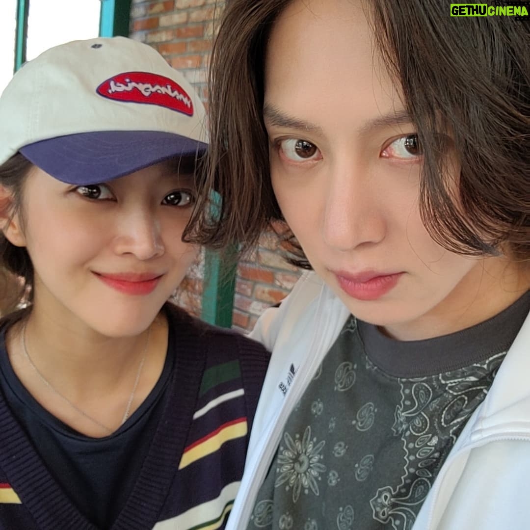 Kim Hee-chul - 520.7K Likes - 🍒🍹🍭🌻
.
.
#신세계로부터 #NETFLIX #넷플릭스
#은지원 #이승기 #박나래 #조보아 #카이 #나