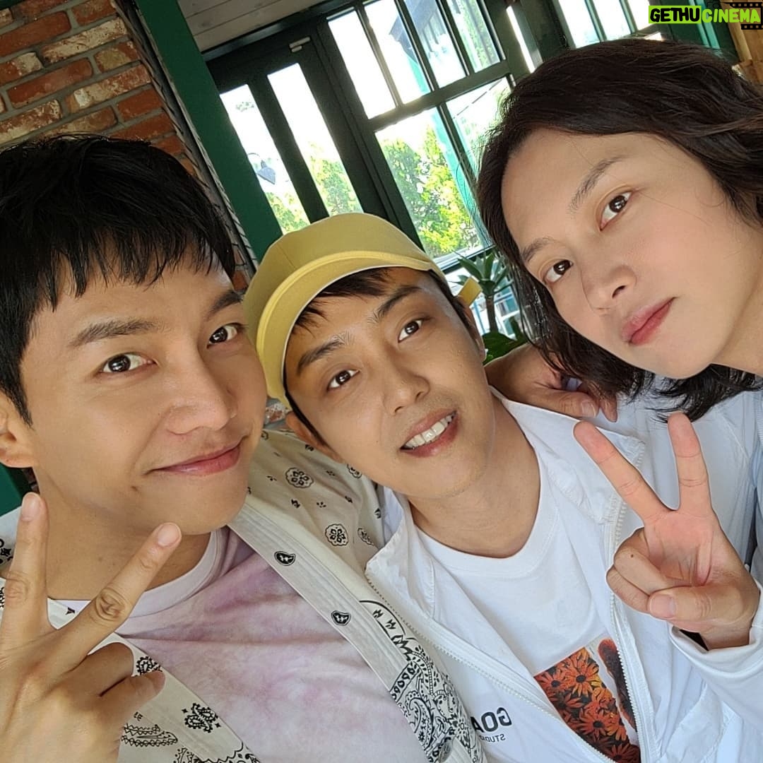Kim Hee-chul - 520.7K Likes - 🍒🍹🍭🌻
.
.
#신세계로부터 #NETFLIX #넷플릭스
#은지원 #이승기 #박나래 #조보아 #카이 #나