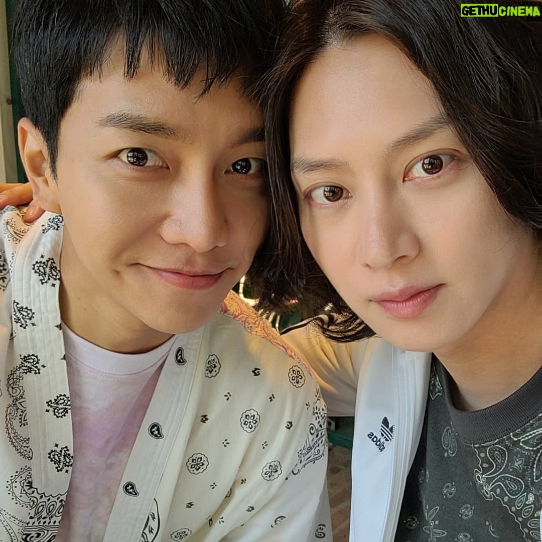 Kim Hee-chul - 520.7K Likes - 🍒🍹🍭🌻
.
.
#신세계로부터 #NETFLIX #넷플릭스
#은지원 #이승기 #박나래 #조보아 #카이 #나