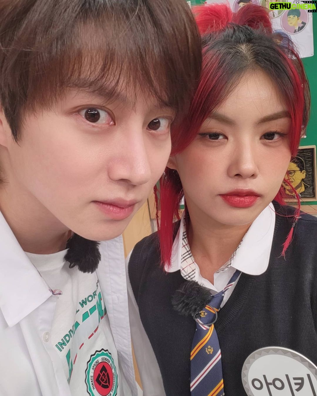 Kim Hee-chul Instagram - 김수용님의 만화 과 '피플크루' 의 비디오를 보며 쉬는 시간만 되면 친구들과 체육복으로 갈아입고 복도로 나가 되지도 않는 토머스와 윈드밀을 하던 16살 시절이 생각나네요😂🤣 '스트릿 우먼 파이터' 를 시작으로 댄서분들의 멋짐과 대단함이 더 널리 알려지길 바랍니다🤗 지금 녹화 들어가야하니 자세한 얘기는 이따 쓰도록 하겠어요!!🙂🙃 #스트릿우먼파이터 #모니카 #허니제이 #아이키 #효진초이 #리헤이 #가비 #노제 #리정