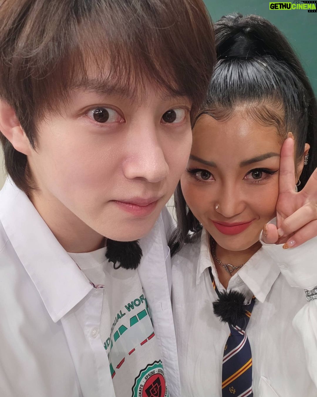 Kim Hee-chul Instagram - 김수용님의 만화 과 '피플크루' 의 비디오를 보며 쉬는 시간만 되면 친구들과 체육복으로 갈아입고 복도로 나가 되지도 않는 토머스와 윈드밀을 하던 16살 시절이 생각나네요😂🤣 '스트릿 우먼 파이터' 를 시작으로 댄서분들의 멋짐과 대단함이 더 널리 알려지길 바랍니다🤗 지금 녹화 들어가야하니 자세한 얘기는 이따 쓰도록 하겠어요!!🙂🙃 #스트릿우먼파이터 #모니카 #허니제이 #아이키 #효진초이 #리헤이 #가비 #노제 #리정