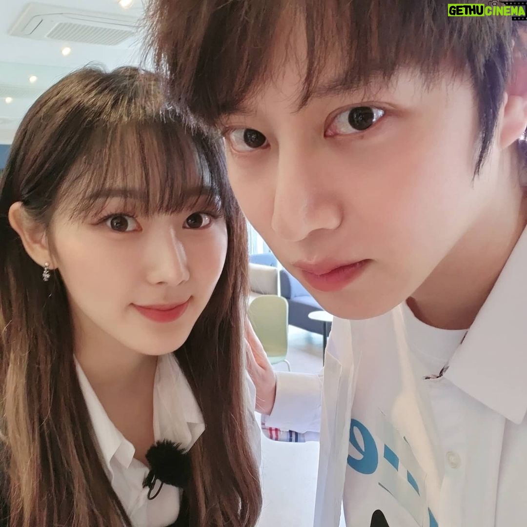 Kim Hee-chul - 708.6K Likes - 오예! 에스파랑 사진 찍었다😍🤩
#aespa #에스파 #아는형님