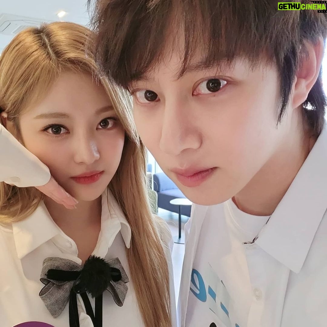 Kim Hee-chul - 708.6K Likes - 오예! 에스파랑 사진 찍었다😍🤩
#aespa #에스파 #아는형님