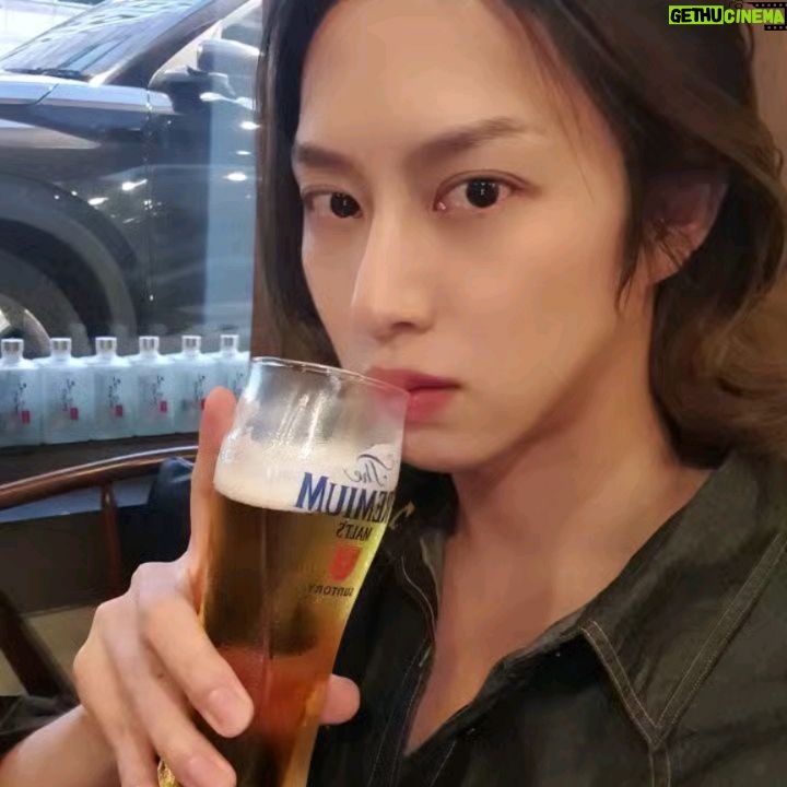 Kim Hee-chul - 553.6K Likes - 나 갓 잘 어울리지?
갓희님🙈🙈
살면서 정말 잘했다고 생각하는 것 중 하나
렌즈삽입술😁😄
세상 모든게 뿌옇게 보이던 날들 안녕!!🤗
.
.
#내가찍은광고 #이보ICL #렌즈삽입술 #광고왕김희철