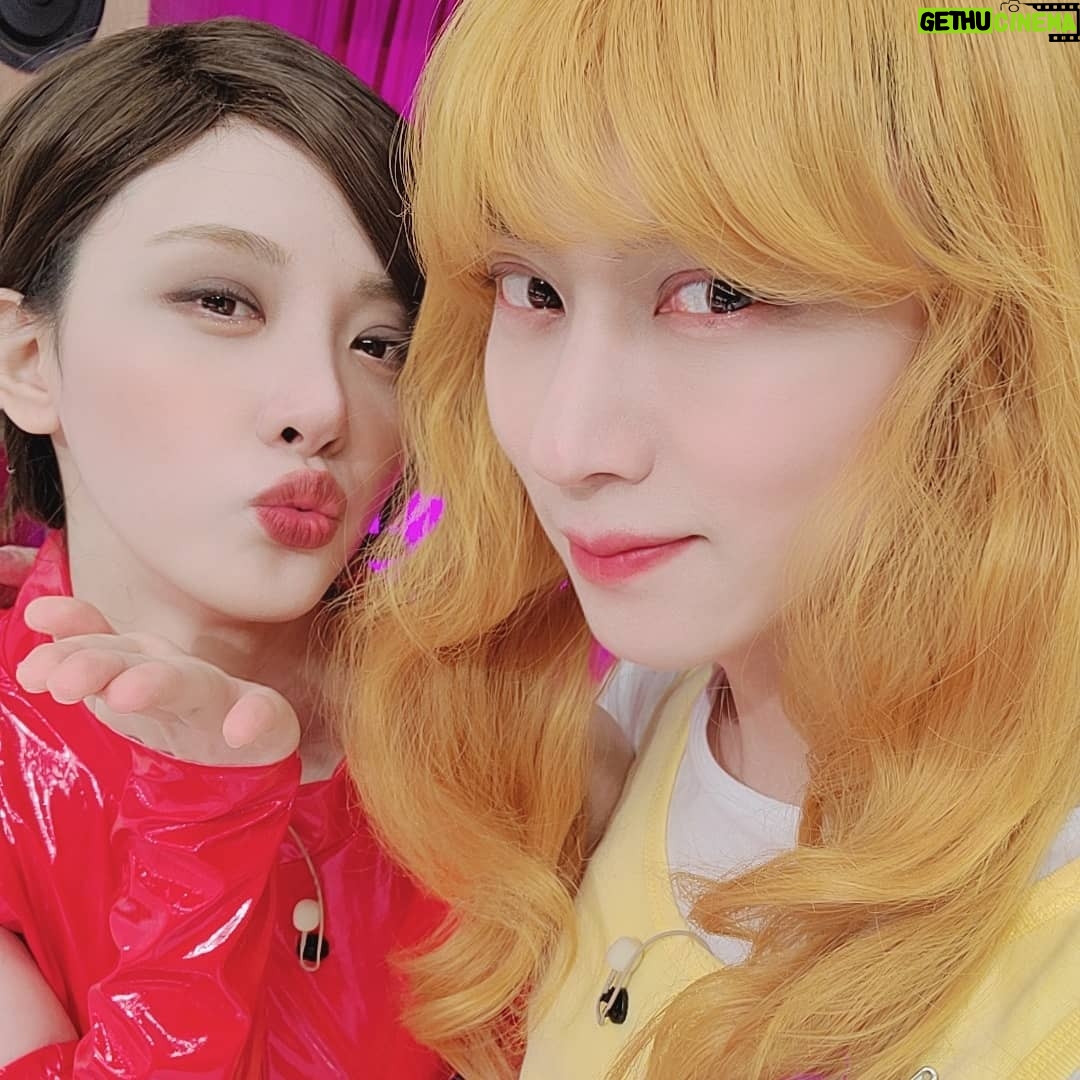 Kim Hee-chul - 649.1K Likes - 우주대스타 희님의 데뷔 16주년입니다😁
많은 사랑과 갑작스러운 제 칭찬에 쑥스럽고 어찌할 줄 모를 정도로 창피하지만☺
기분 나쁘진 않으니 앞으로도 사랑 풀가동으로 돌려주시고 더 더 칭찬만 해주세요🙄
전 이기적인 연예인이니까요!!🤪
절 좋아해주고 사랑해주는 모든 분들 꼭 꼭 행복하세요!!🤗
.
.
#김희철 #희님 #우주대스타
#사랑해요김희철우유빛깔김희철
#3월16일SuperJunior앨범초특급발매