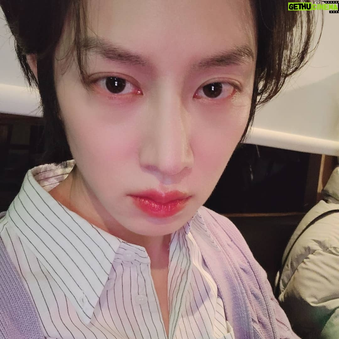 Kim Hee-chul - 649.1K Likes - 우주대스타 희님의 데뷔 16주년입니다😁
많은 사랑과 갑작스러운 제 칭찬에 쑥스럽고 어찌할 줄 모를 정도로 창피하지만☺
기분 나쁘진 않으니 앞으로도 사랑 풀가동으로 돌려주시고 더 더 칭찬만 해주세요🙄
전 이기적인 연예인이니까요!!🤪
절 좋아해주고 사랑해주는 모든 분들 꼭 꼭 행복하세요!!🤗
.
.
#김희철 #희님 #우주대스타
#사랑해요김희철우유빛깔김희철
#3월16일SuperJunior앨범초특급발매