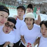 Kim Hee-chul Instagram – 우주대스타 희님의 데뷔 16주년입니다😁

많은 사랑과 갑작스러운 제 칭찬에 쑥스럽고 어찌할 줄 모를 정도로 창피하지만☺
기분 나쁘진 않으니 앞으로도 사랑 풀가동으로 돌려주시고 더 더 칭찬만 해주세요🙄

전 이기적인 연예인이니까요!!🤪

절 좋아해주고 사랑해주는 모든 분들 꼭 꼭 행복하세요!!🤗
.
.
#김희철 #희님 #우주대스타
#사랑해요김희철우유빛깔김희철
#3월16일SuperJunior앨범초특급발매