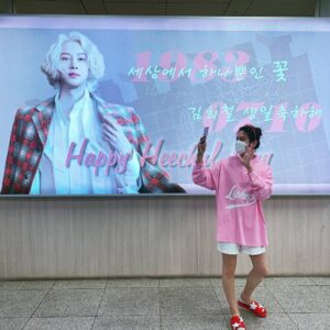 Kim Hee-chul Instagram - 🍒🌻🎂🎉💙
#사랑해요김희철우유빚깔김희철