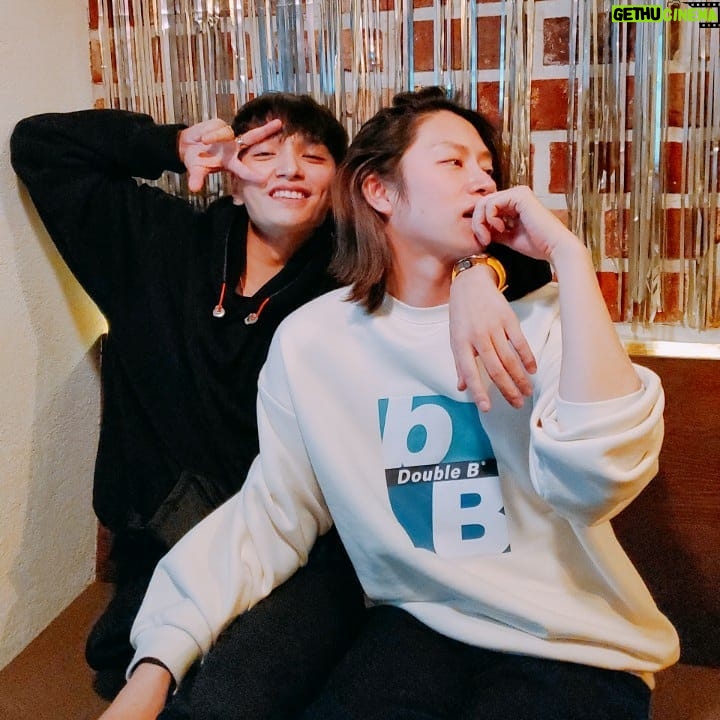 Kim Hee-chul - 523.7K Likes - AB🤴💋
#쌈디 #사이먼도미닉 #아주먼옛날쪼코볼이라는모임이있었다