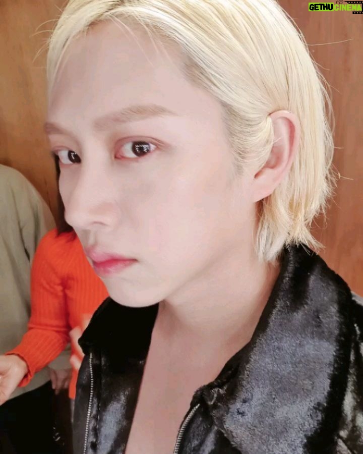 Kim Hee-chul - 571.3K Likes - Untitled😏
#기복 #안나 #공수도 #금발 #부모님 #이화다방